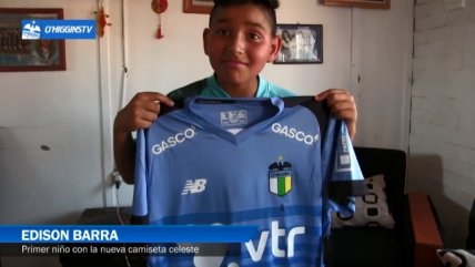 Histórico de O'Higgins entregó a un niño la nueva camiseta de la temporada 2017