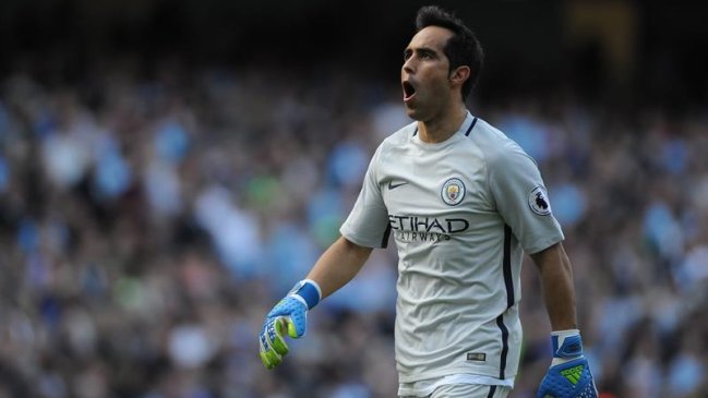 Claudio Bravo sigue siendo blanco de críticas en Europa tras la goleada de este fin de semana