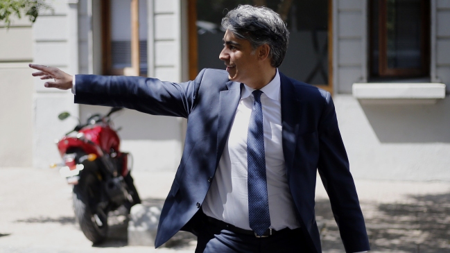 Enríquez-Ominami pide que se levante arraigo para viajar a congresos internacionales