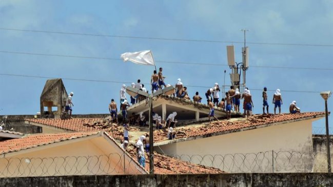 Trasladan a 240 presos en Brasil ante riesgo de más motines