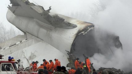 Avión de carga turco se estrelló en zona residencial en Kirguizistán
