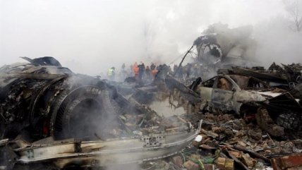 La destrucción causada por accidente aéreo en Kirguizistán