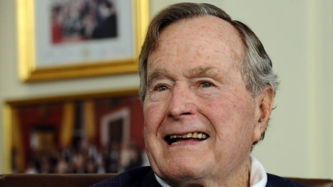 Ex presidente George H. W. Bush fue hospitalizado
