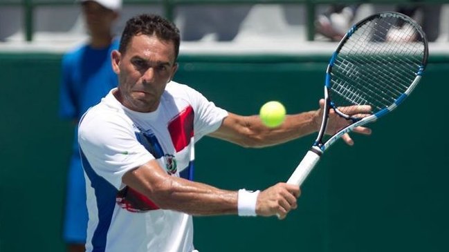 Víctor Estrella se ausentará de la serie de Copa Davis ante Chile para priorizar su calendario