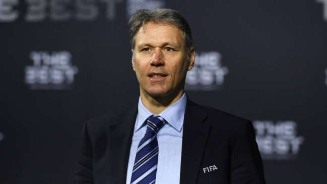 Marco van Basten planteó eliminar el fuera de juego y reemplazar los penales en el fútbol