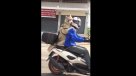 Con todo el estilo, este perro disfruta de un paseo en motocicleta