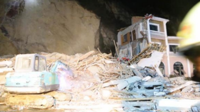 Derrumbe de un hotel en el centro de China dejó 12 muertos