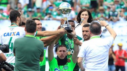   Chapecoense levantó la Copa Sudamericana después de dos meses del accidente 