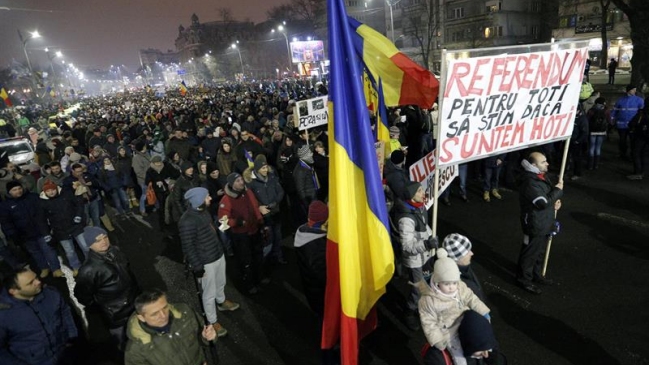 Masivas protestas en Rumania por ley que prevé despenalizar casos de corrupción