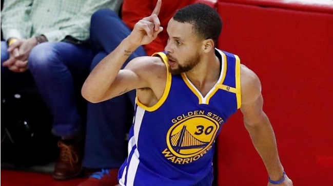 Los Warriors siguen en racha gracias a Curry y Thompson