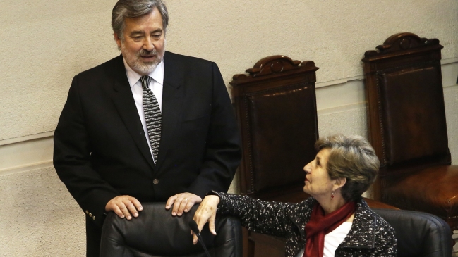 Isabel Allende: Guillier es el candidato que posiblemente podría ganarle a Piñera