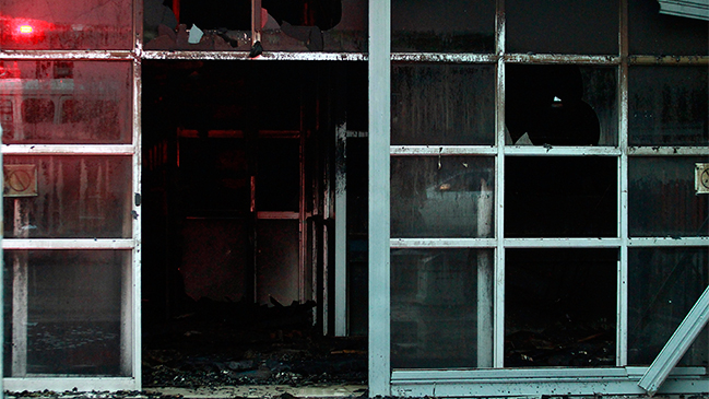Ataque incendiario destruyó oficina del SII en Maipú