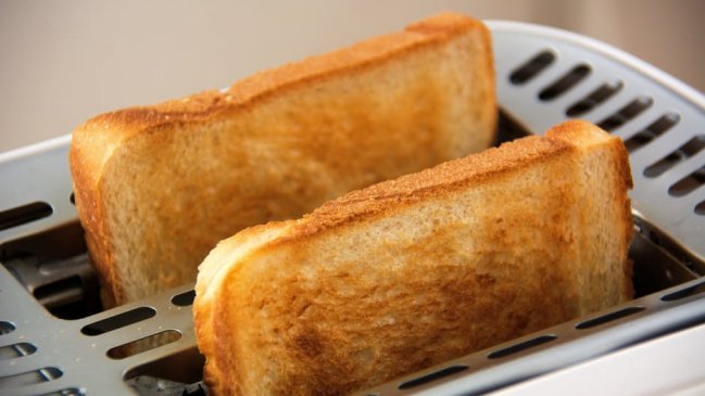Para evitar el cáncer: Agencia británica recomienda no dorar demasiado las tostadas