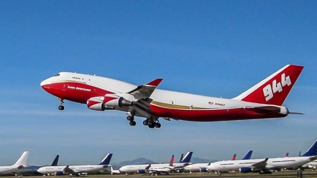 Conoce las características del avión Supertanker 747-400
