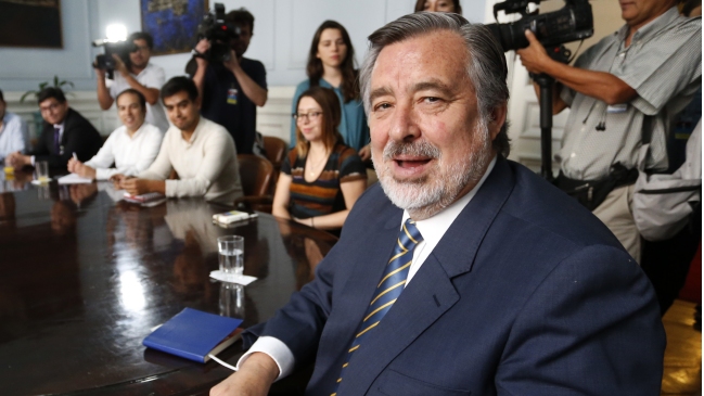 Senador Guillier desestimó participar en consulta interna del PS