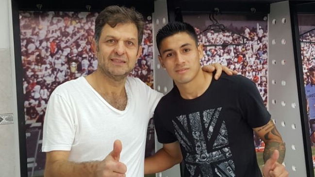 Claudio Baeza renovó su contrato y estará ligado por cuatro años más a Colo Colo