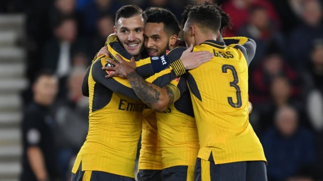 Arsenal goleó a Southampton con ayuda de Alexis y se instaló en octavos de final en la FA Cup