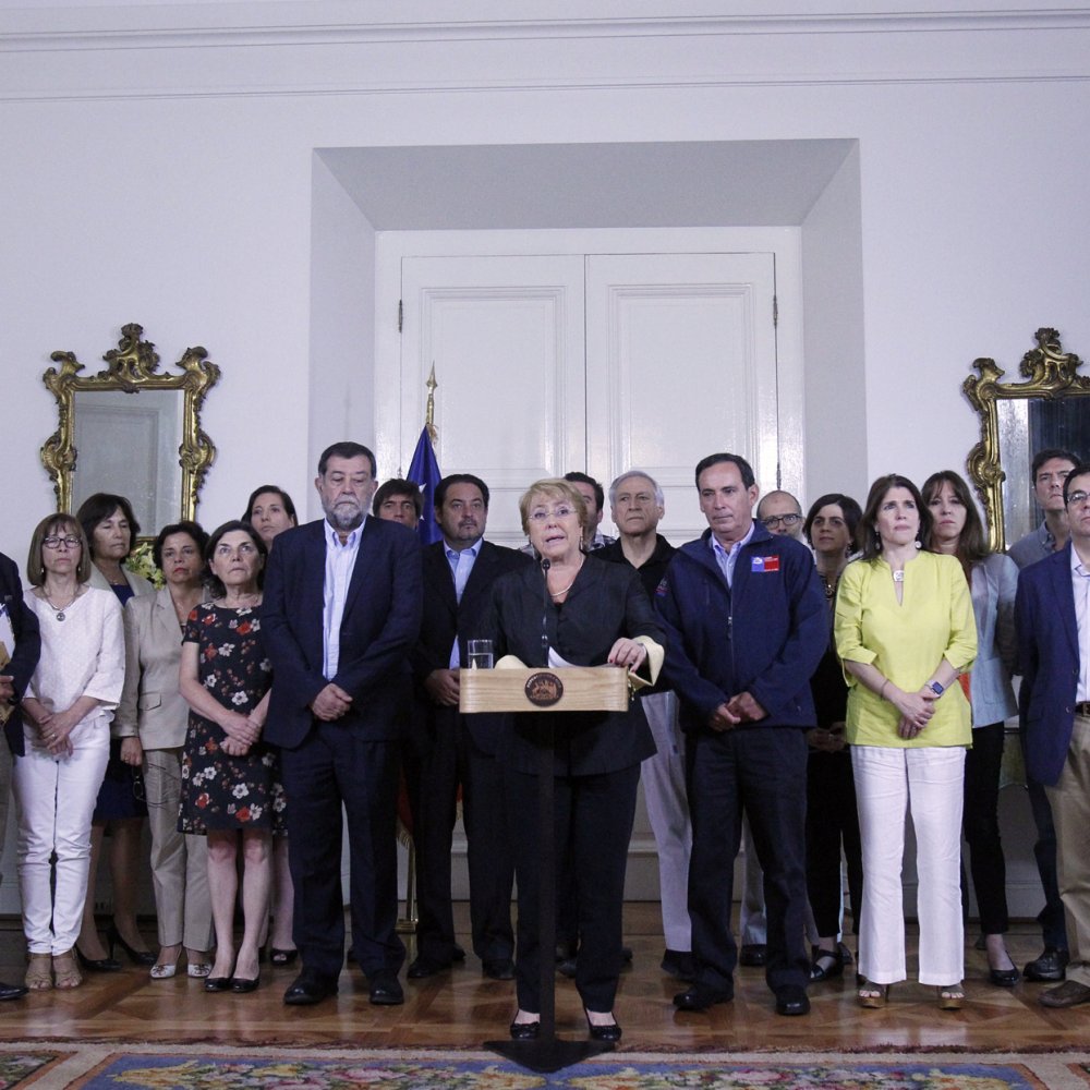 Bachelet por origen de los incendios: Hay elementos raros que no se condicen con lo habitual