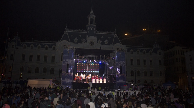 Finaliza Festival de las Artes Valparaíso dedicado a víctimas de los incendios