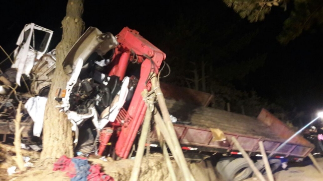 Accidente dejó lesionadas a tres personas que acudieron a colaborar por incendios a Vichuquén