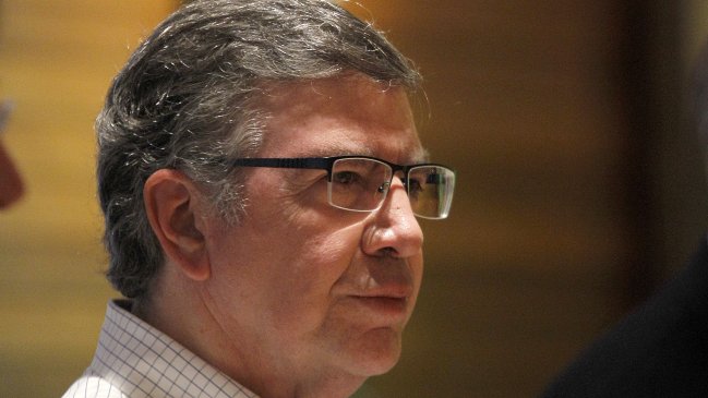 Joaquín Lavín debió evacuar junto a sus padres de Portezuelo