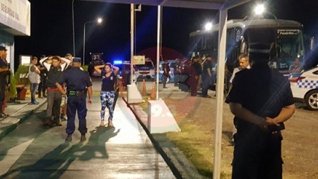 Barristas de Colo Colo fueron detenidos en Argentina tras denuncia por violación