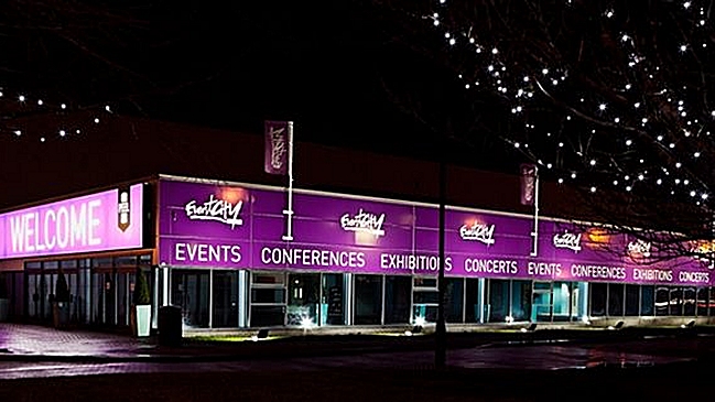 Entrevista a Conor McGregor terminó con masiva pelea en las calles de Manchester