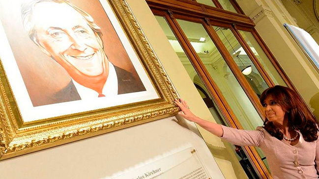 Juez argentino pidió información a EE.UU. sobre cuenta bancaria de Kirchner