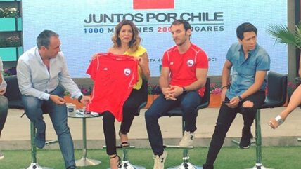  Tomás González donó polera en beneficio de damnificados  