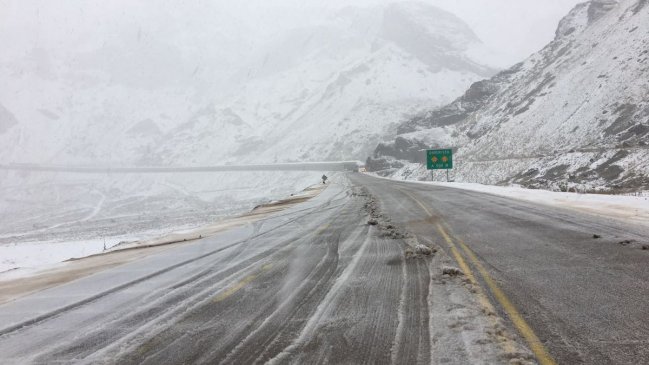 Nevadas obligaron a cerrar Paso Cristo Redentor