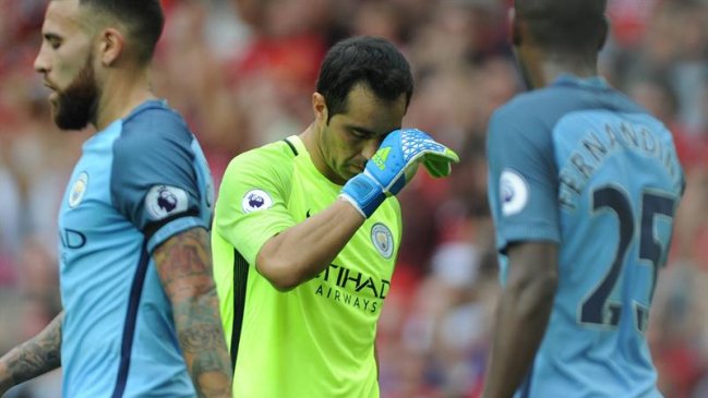 Claudio Bravo fue nuevamente relegado a la banca en Manchester City