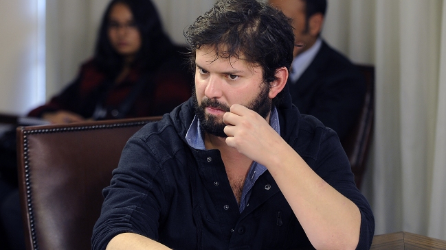 Gabriel Boric: Alejandro Guillier es un servidor de pasado en copa nueva