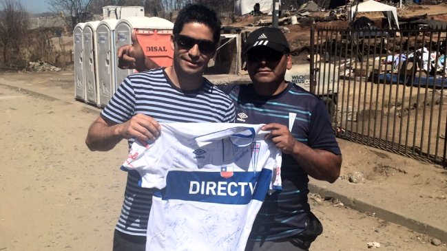 Jugadores de Universidad Católica entregaron ayuda a damnificados en el sur