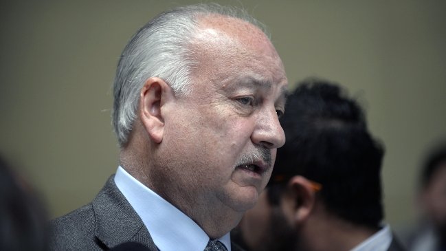 Trolleo de José Antonio Kast a Teillier levanta polvareda en Twitter