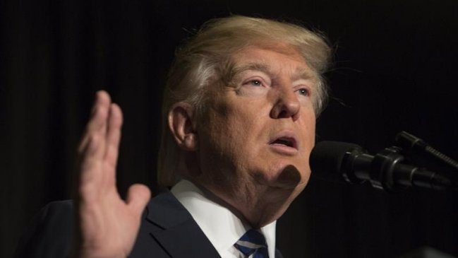 Trump insinuó que la justicia está politizada al defender su veto migratorio