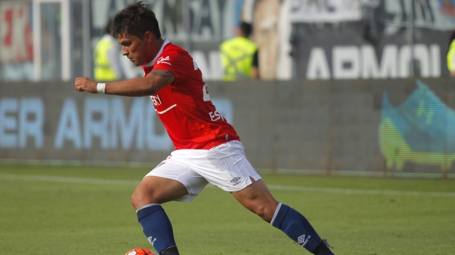 U. Católica y Unión Española están negociando la cesión de Juan Carlos Espinoza