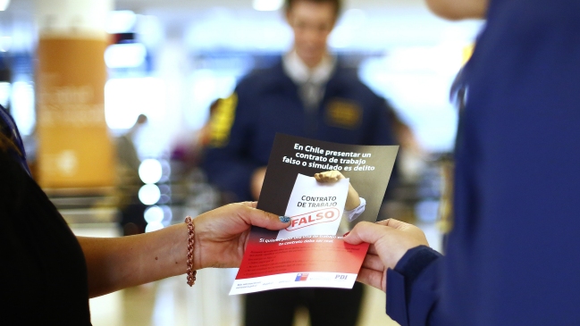 PDI lanzó campaña alertando a extranjeros sobre contratos falsos