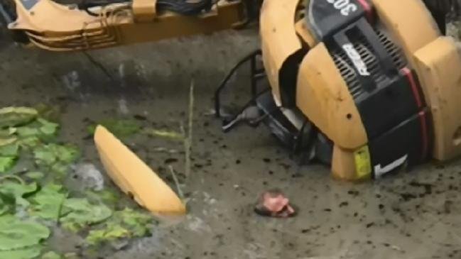 La postura de yoga que salvó a un hombre de morir bajo el lodo