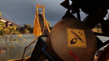 Retiro de los carros del tren que cayó al río Toltén sufre nueva postergación