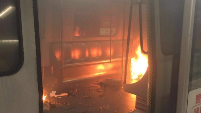 Hong Kong: 15 heridos dejó ataque con bomba molotov en el metro