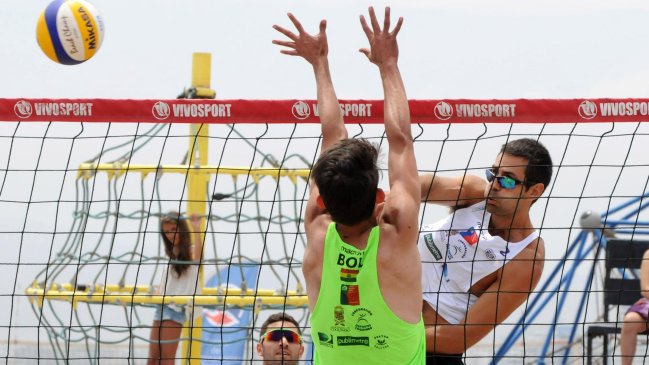 Parejas chilenas se destacan en jornada inaugural del Sudamericano de Voleibol Playa