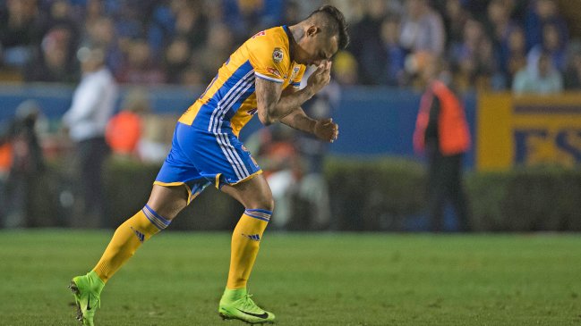 Eduardo Vargas ingresó en la derrota de Tigres ante Pachuca por la liga mexicana