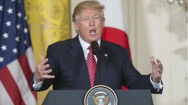 Asesor de Trump aseguró que harán lo posible para restablecer veto migratorio