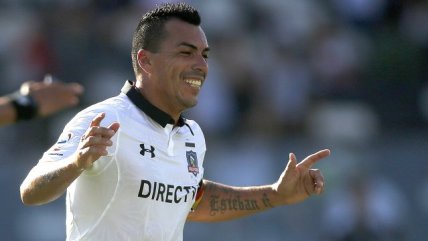 Esteban Paredes picó el balón y asestó la primera diana de Colo Colo ante Audax