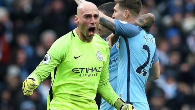 Willy Caballero a Claudio Bravo: Solo tú puedes convertir las críticas en elogios