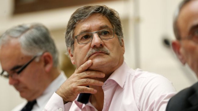 Siguen la tensión PPD por el refichaje: Secretario general confronta a jefe de bancada