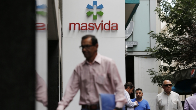 Minsal llama a la tranquilidad luego de que Masvida aprobara oferta de nuevo socio