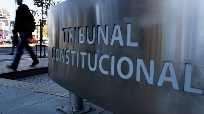 Médico chileno con estudios en Cuba recurrió al Tribunal Constitucional contra el Eunacom