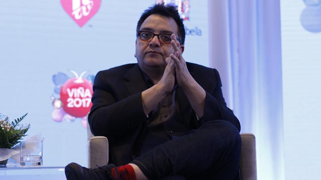 Álex Hernández: Mientras los políticos 