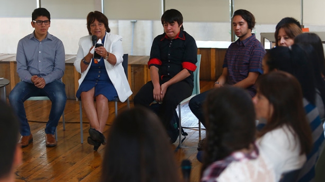 Ministra de Educación encabezó reunión con estudiantes beneficiados con gratuidad